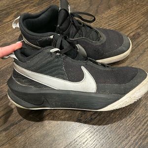 Nike Hustle DX GS Big Kids Youth Size 7Y Basketball Athletic Sneakers Shoes